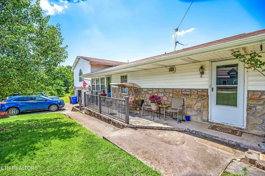958 W Hunt Rd, Alcoa, TN 37701 - #2
