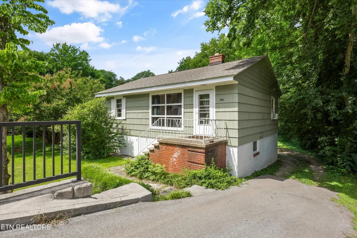 306 S Cedar St, Maryville, TN 37803 - #1