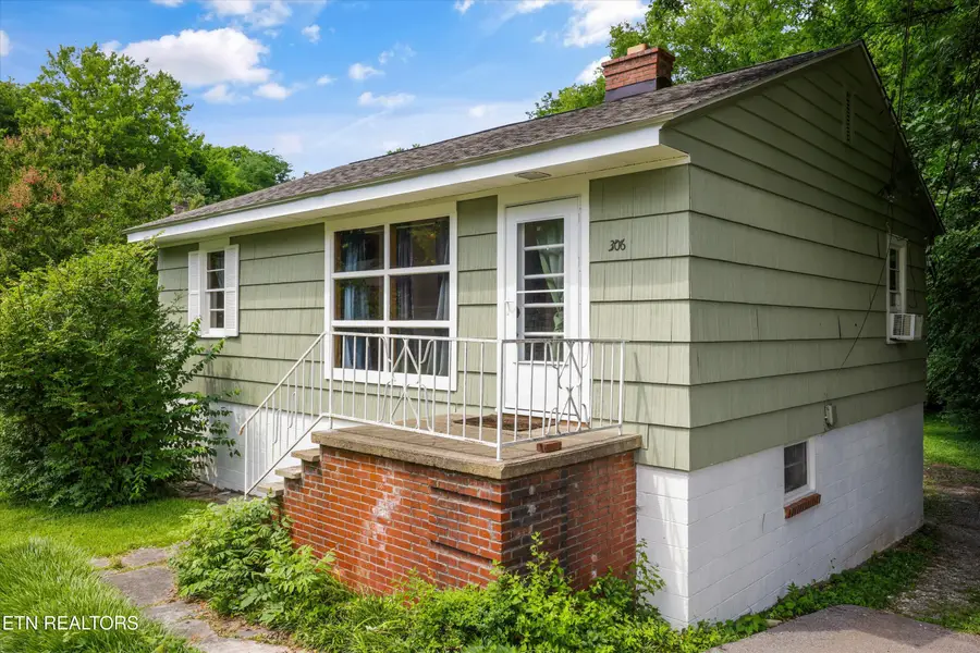 306 S Cedar St, Maryville, TN 37803 - #3