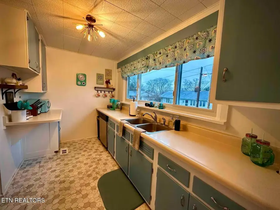 104 W Malta Rd, Oak Ridge, TN 37830 - #2