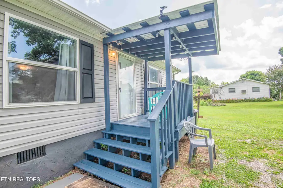 206 Bennett St, Sweetwater, TN 37874 - #2