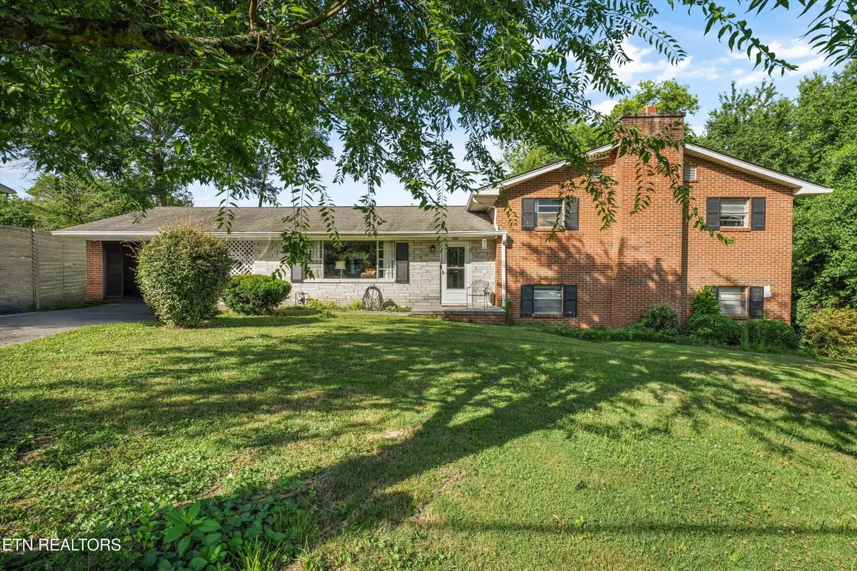 1061 S Linden Drive, Alcoa, TN 37701 - #1