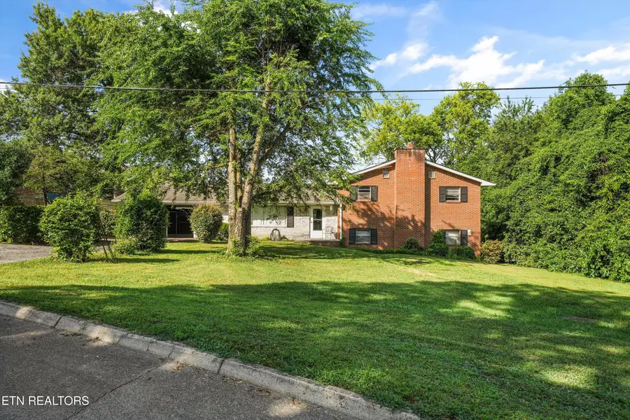 1061 S Linden Drive, Alcoa, TN 37701 - #2