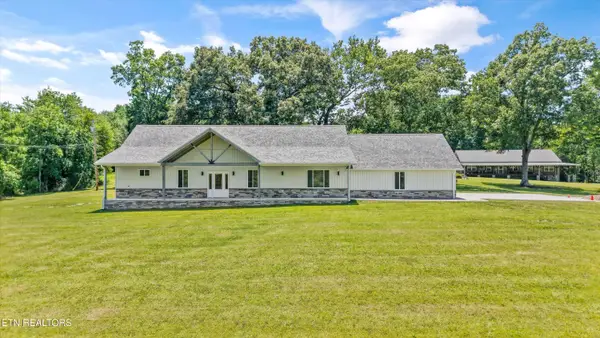 131 Burrville Rd, Sunbright, TN 37872