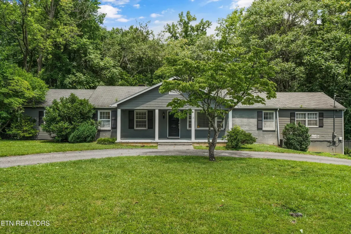 5403 E Sunset Rd, Knoxville, TN 37914 - #1