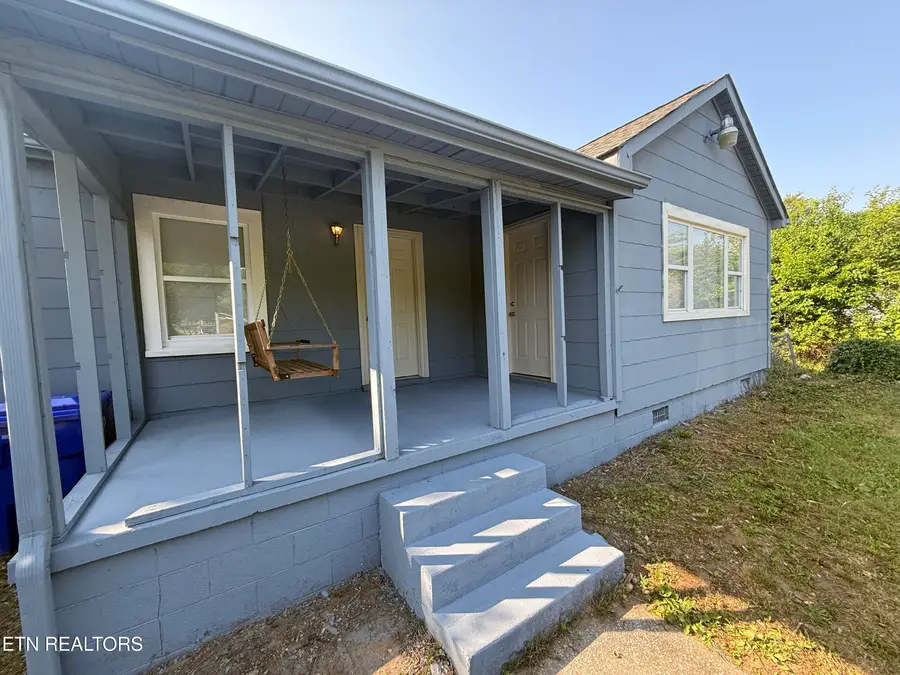 826 N Chamberlain Ave, Rockwood, TN 37854 - #2