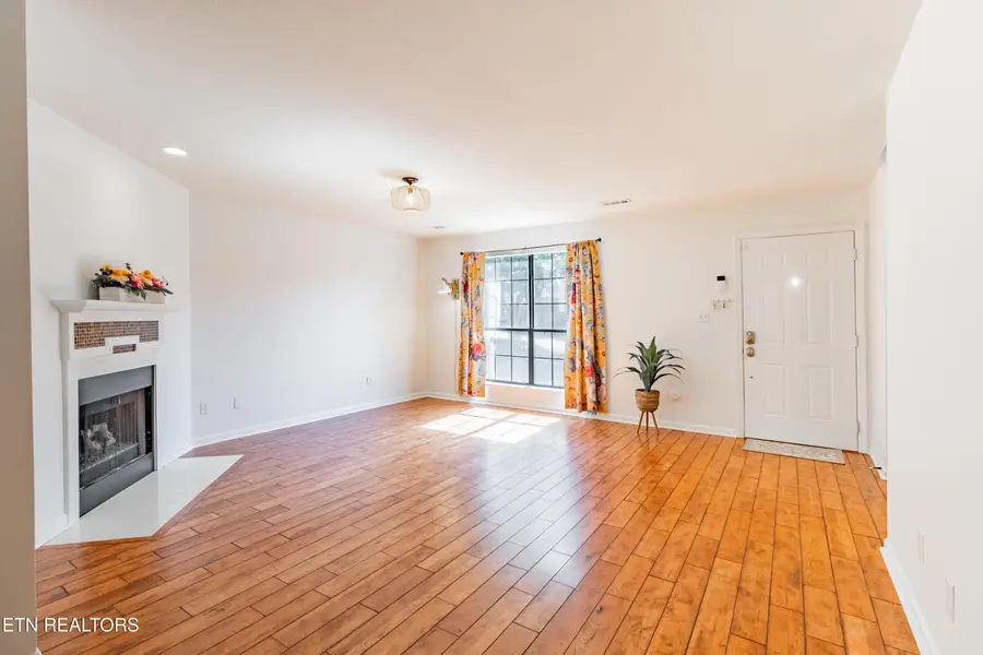 437 S Gallaher View Rd, Knoxville, TN 37919 - #2
