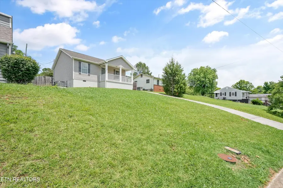 4516 Pleasant Ridge Rd, Knoxville, TN 37912 - #2