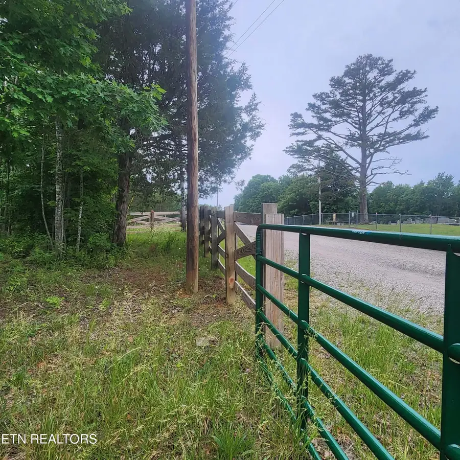 186 Crockett Cemetery Rd, Jamestown, TN 38556 - #3