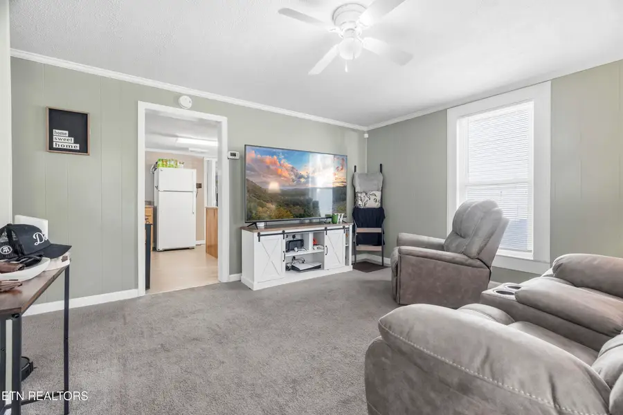 613 Fowler St, Clinton, TN 37716 - #3