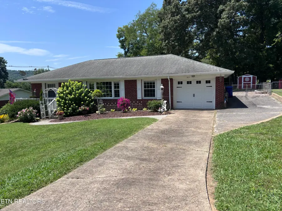 313 Cross St, Clinton, TN 37716 - #2