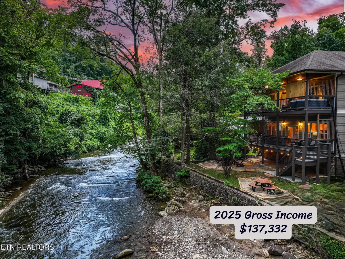 510 Hemlock St, Gatlinburg, TN 37738 - #1