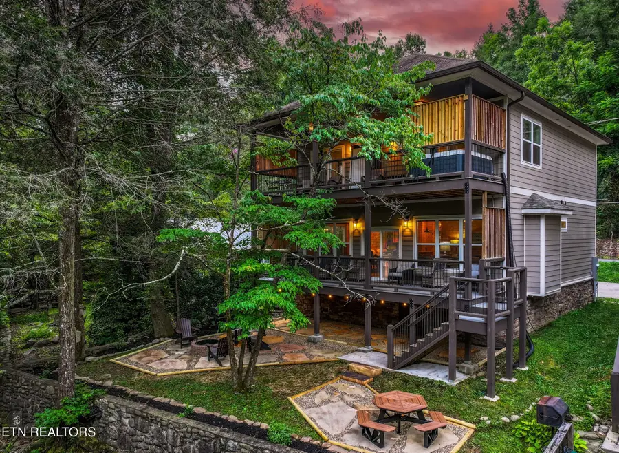 510 Hemlock St, Gatlinburg, TN 37738 - #2
