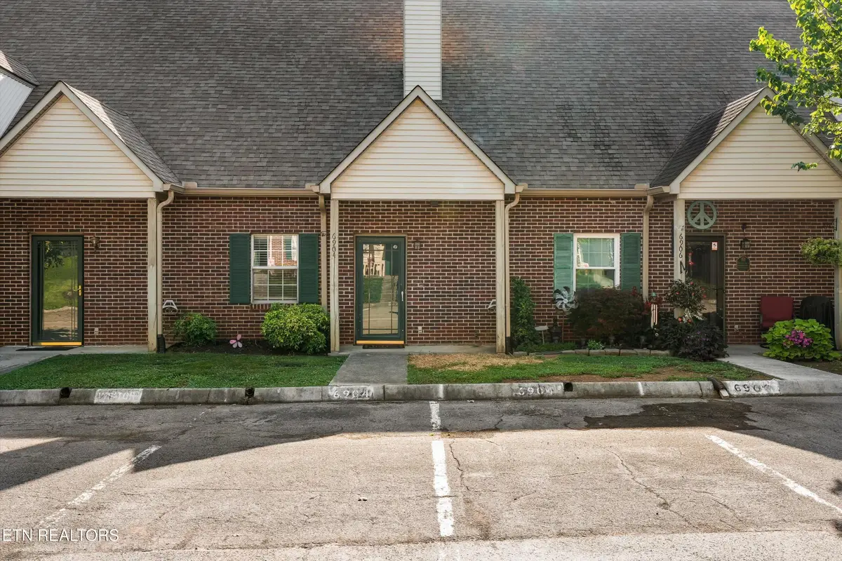 6904 Kings Crossing Way, Knoxville, TN 37918 - #1