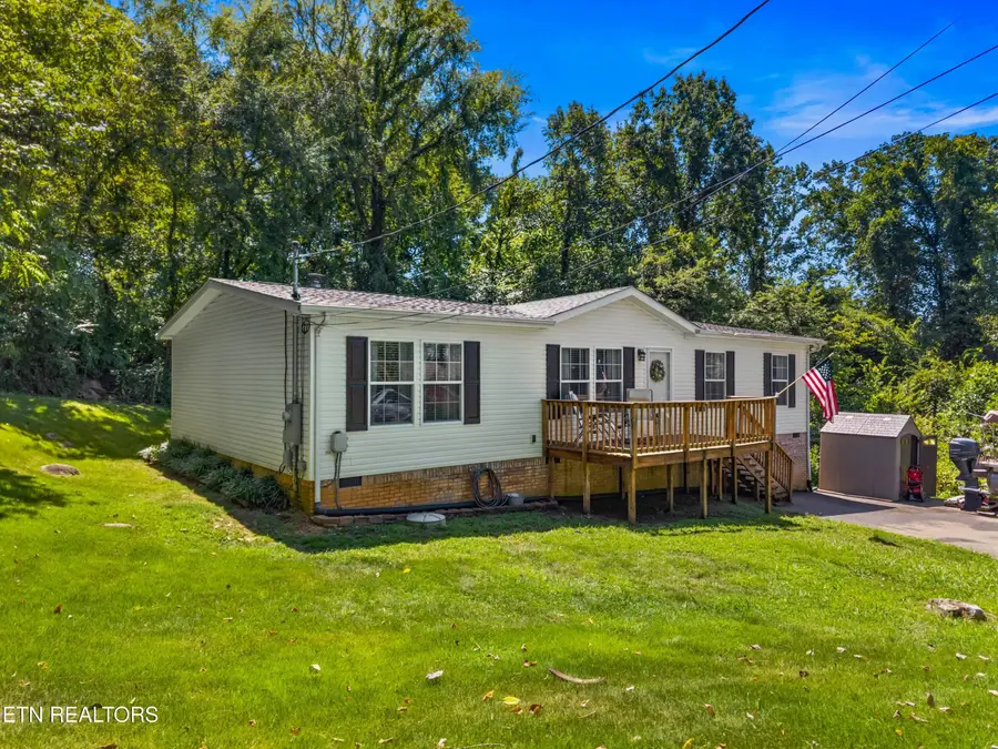 831 Pineridge Rd, Dandridge, TN 37725 - #2