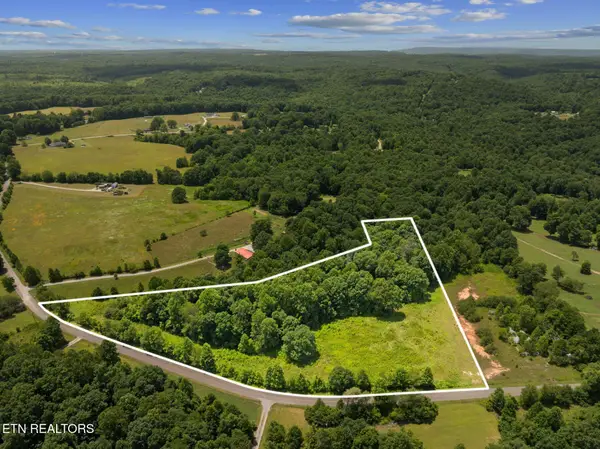 W Lake Rd, Sparta, TN 38583