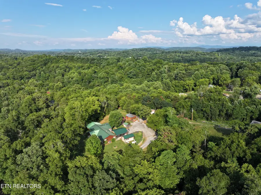 1869 E Old Topside Rd, Louisville, TN 37777 - #3