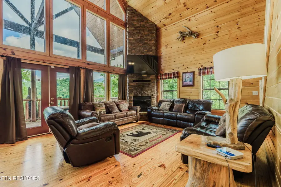 205 W Pinnacle Drive, Gatlinburg, TN 37738 - #2