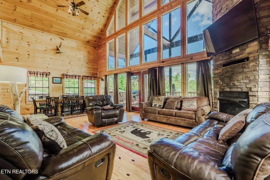 205 W Pinnacle Drive, Gatlinburg, TN 37738 - #3