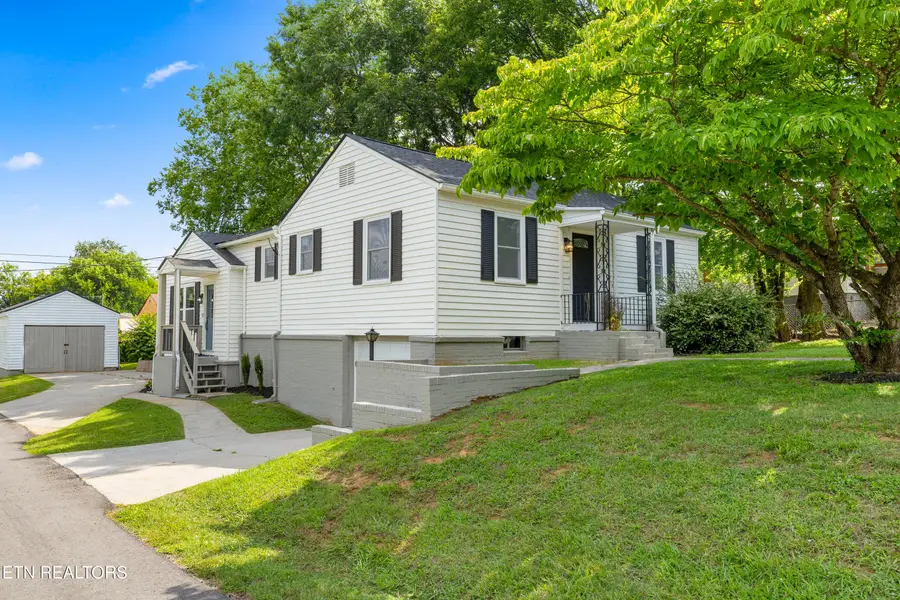 300 Henderson St, Maryville, TN 37804 - #2
