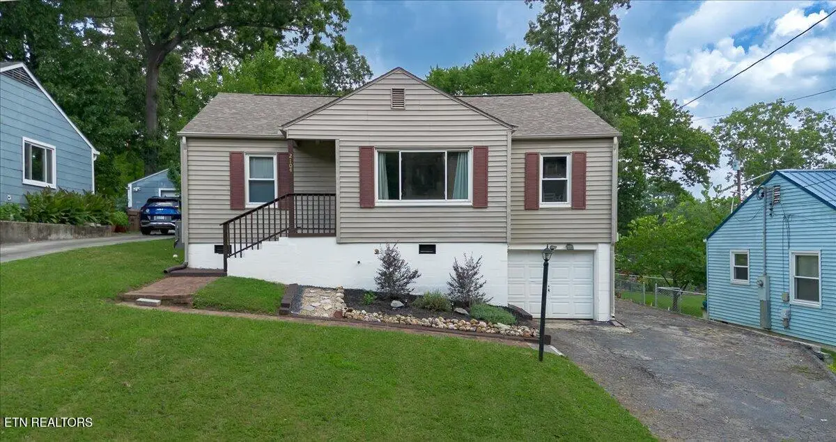 2104 N Park Blvd, Knoxville, TN 37917 - #1