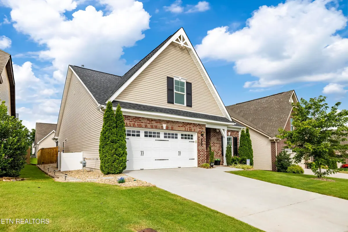 1231 Branch Creek Ln, Maryville, TN 37801 - #1