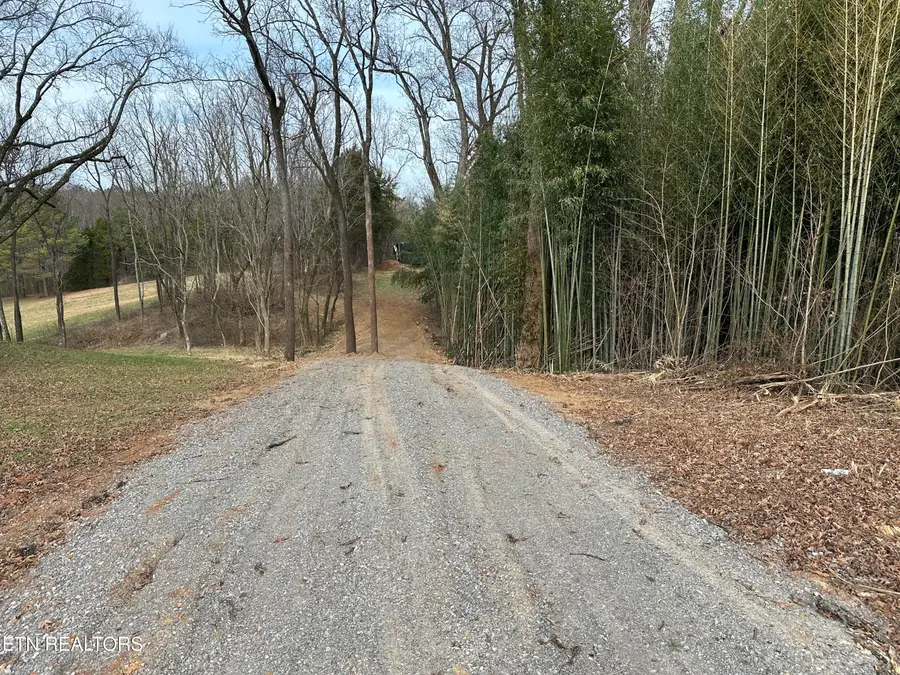 1219 Sweetwater Vonore Rd, Sweetwater, TN 37874 - #2