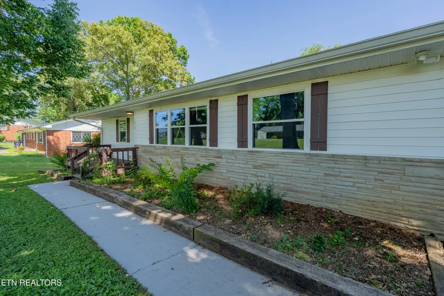 412 Woodland Drive, Clinton, TN 37716 - #2
