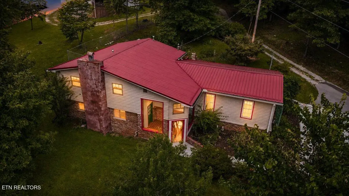327 Mcdeerman Rd, Jacksboro, TN 37757 - #1