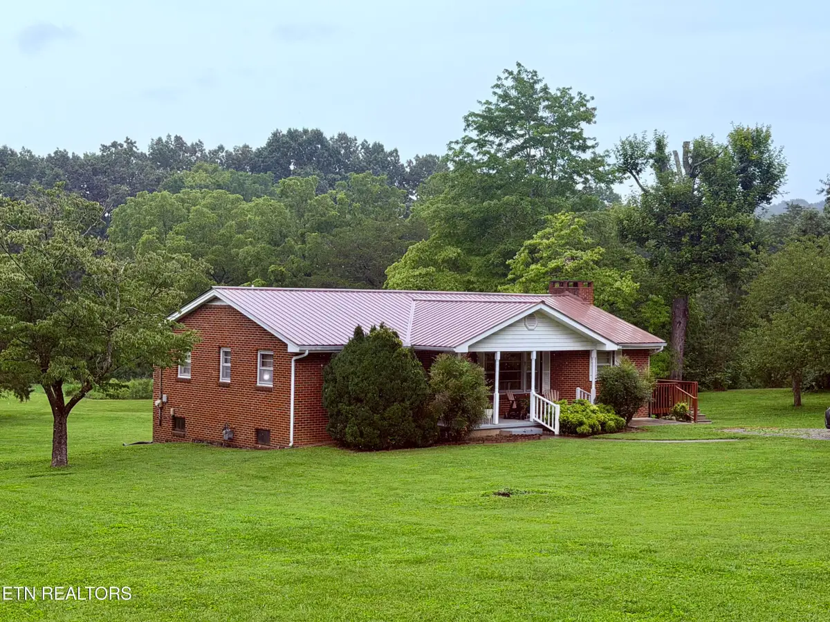 371 Pinecrest Rd, Jacksboro, TN 37757 - #1