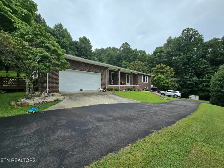960 Boones Path Rd, Rose Hill, VA 24281 - #2