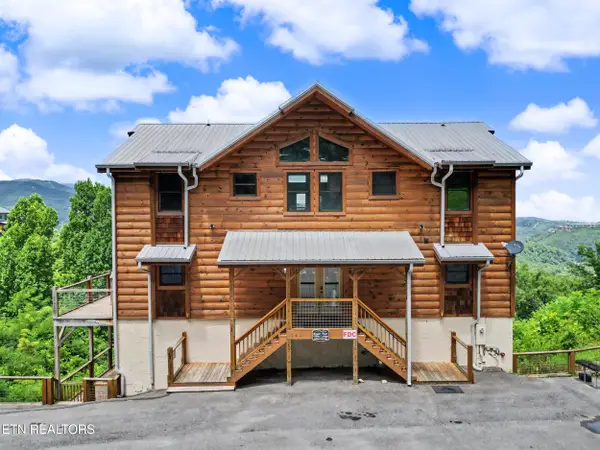 240 Stone Fence Lane, Gatlinburg, TN 37738
