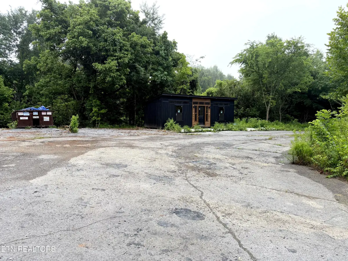 3140 W Buttermilk Rd, Lenoir City, TN 37771 - #1