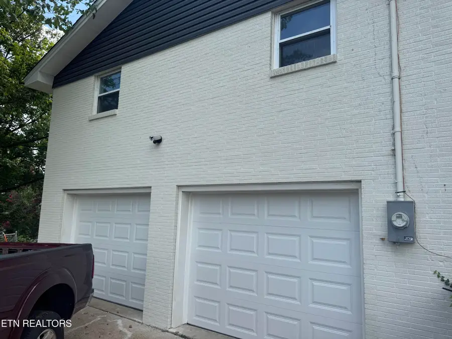 403 Hickory St, Clinton, TN 37716 - #3