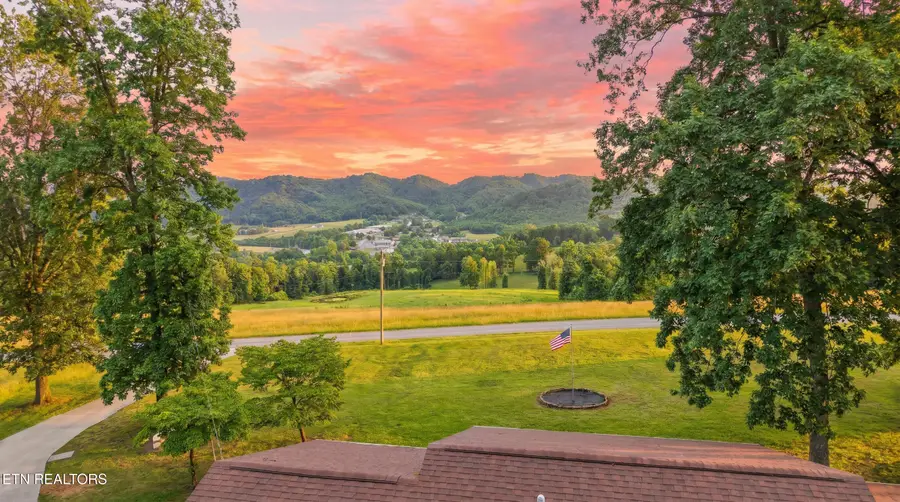 172 Fox Hunter Rd, Maynardville, TN 37807 - #3