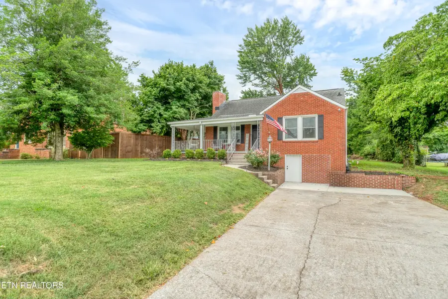 307 S Everett High Rd, Maryville, TN 37804 - #3