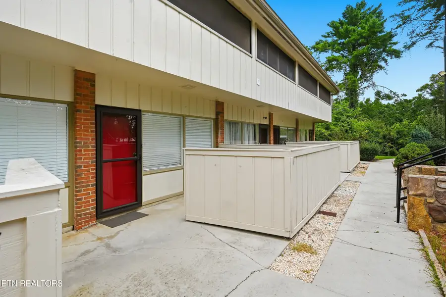 2806 Suncrest Rd #APT 4, Pigeon Forge, TN 37863 - #3