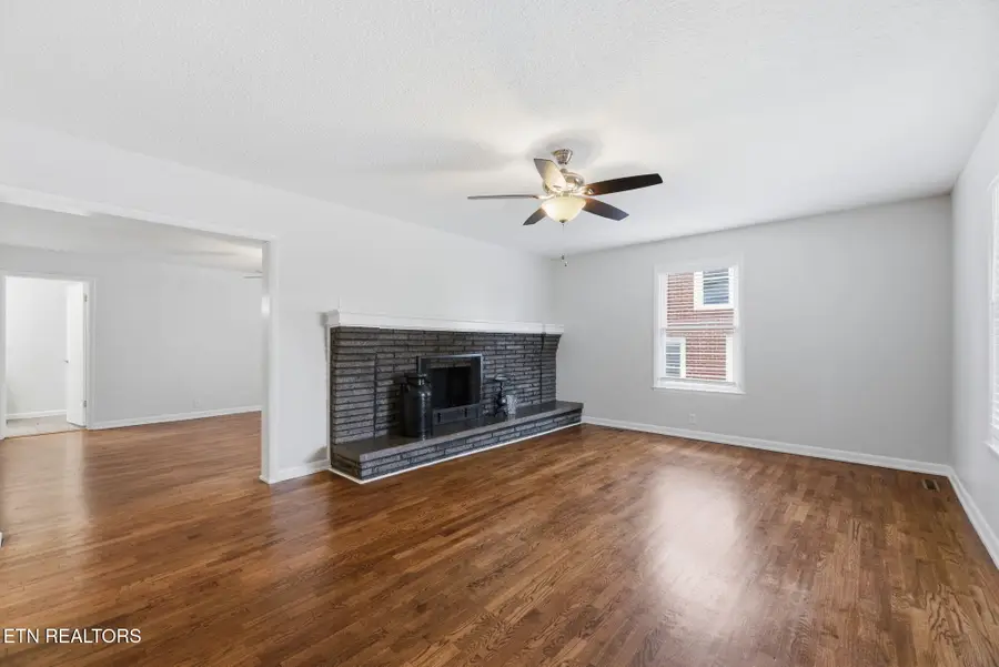 409 W 1st Ave, Lenoir City, TN 37771 - #3