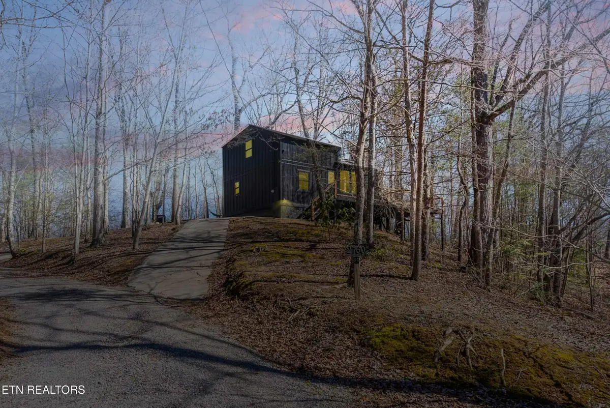 2760 Hawks View Tr, Pigeon Forge, TN 37876 - #1