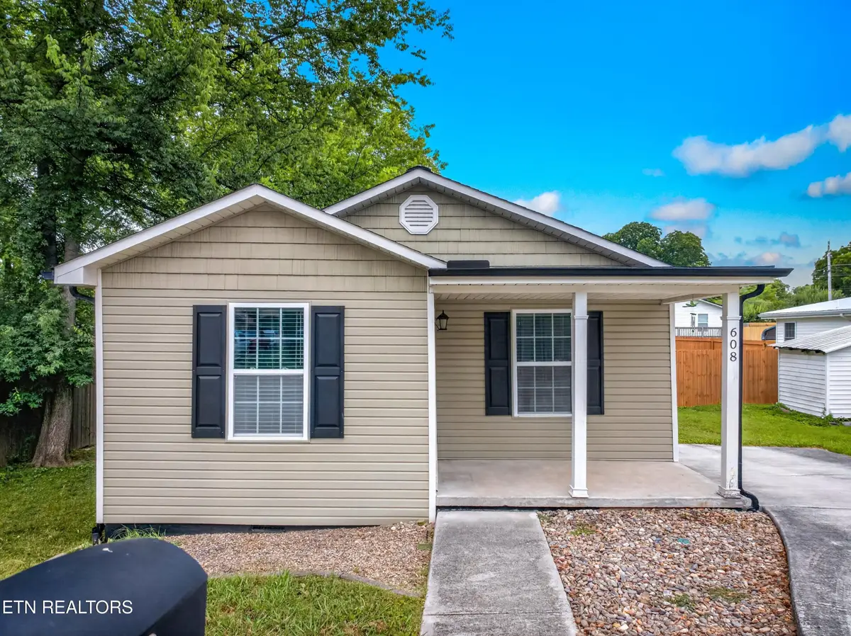 608 Middle St, Maryville, TN 37804 - #1