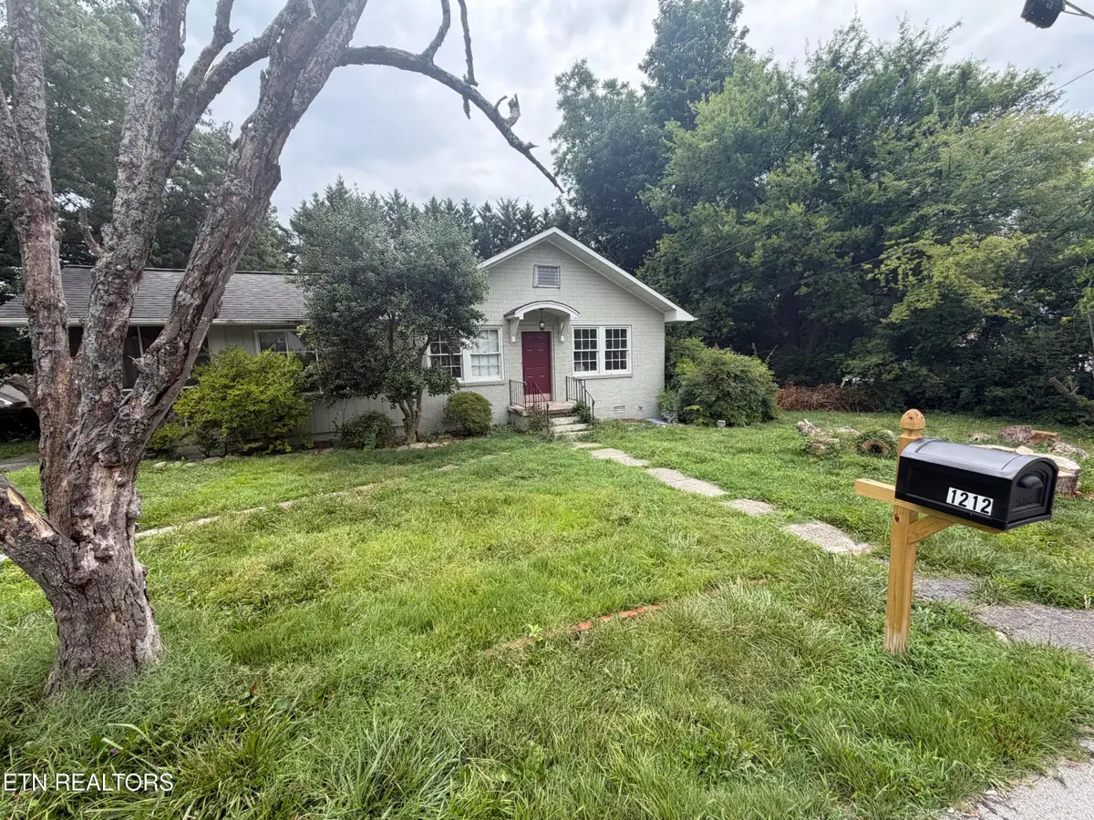 1212 Woodlawn Ave, Maryville, TN 37804 - #1