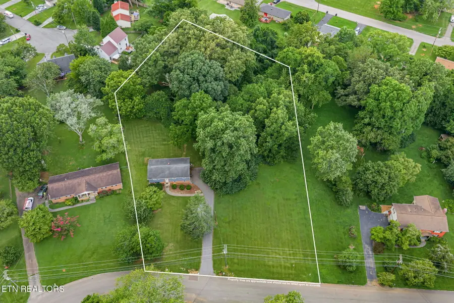 8301 Hunterhill Drive, Knoxville, TN 37923 - #2