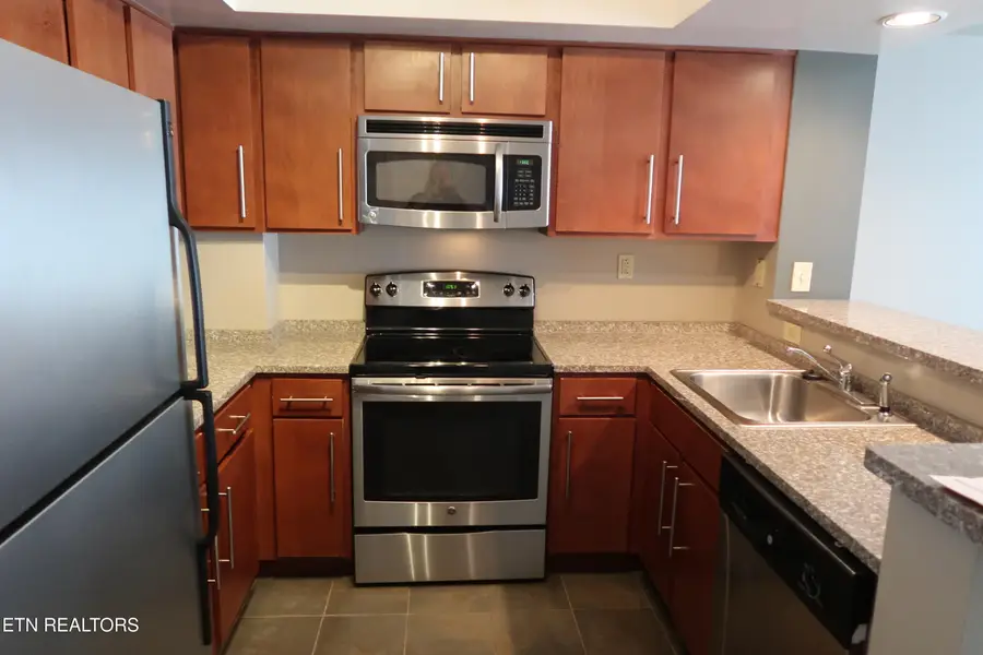 1735 Lake Ave #105, Knoxville, TN 37916 - #3