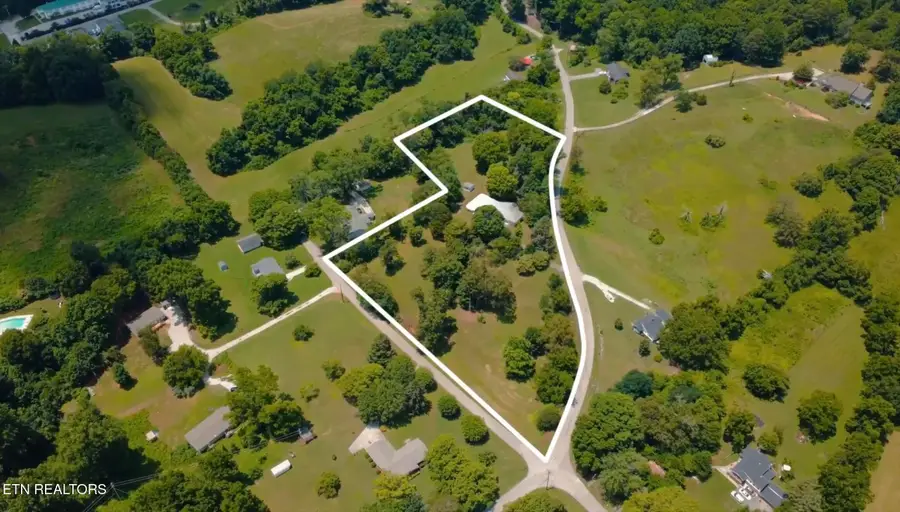 1206 Back Valley Rd, Lafollette, TN 37766 - #2