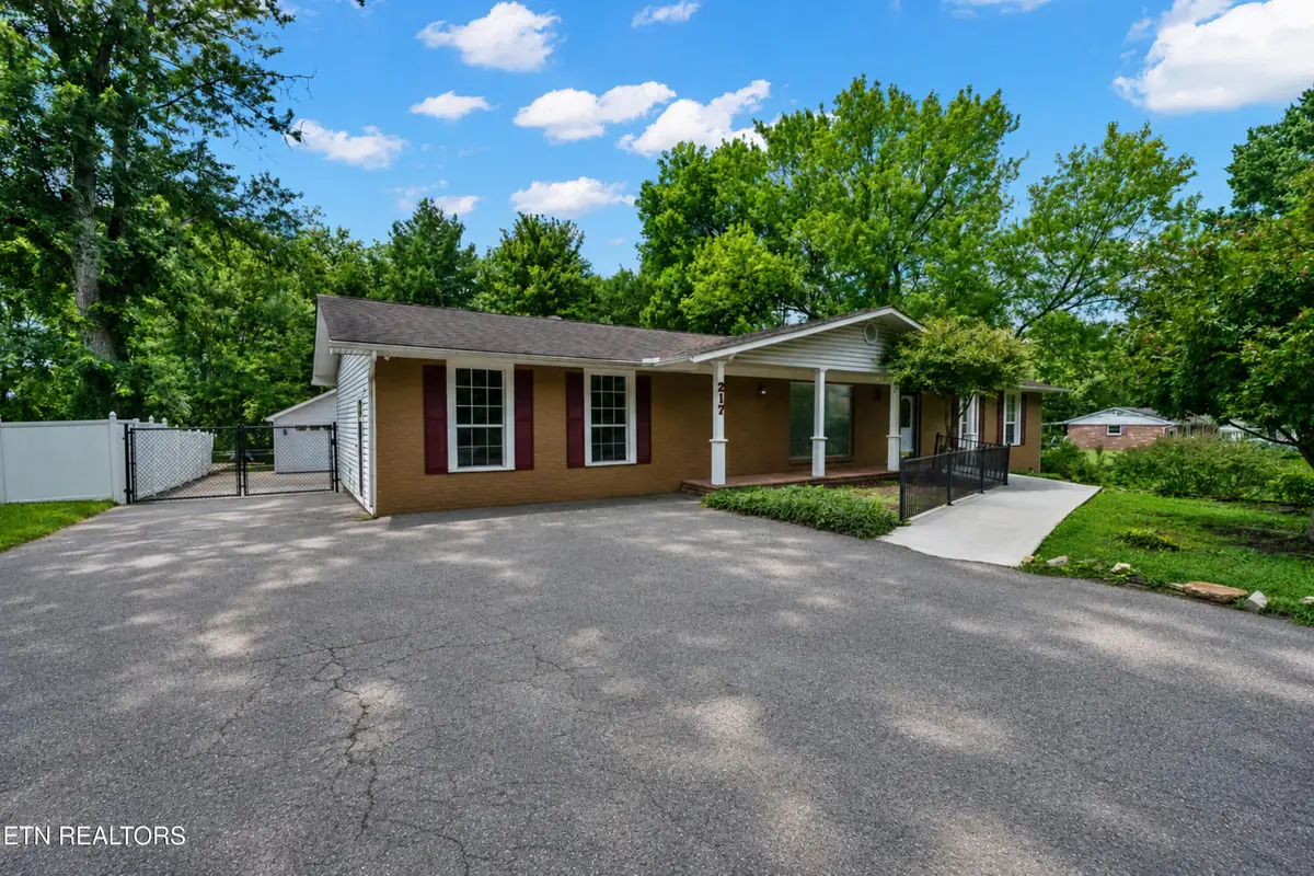 217 Wakefield Rd, Knoxville, TN 37922 - #1