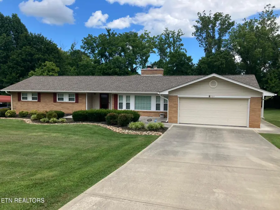 7004 Rollins Rd, Knoxville, TN 37918 - #2