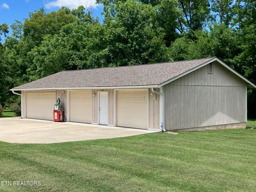7004 Rollins Rd, Knoxville, TN 37918 - #3