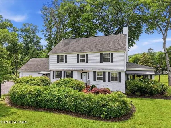 607 S Charles G Seivers Blvd, Clinton, TN 37716