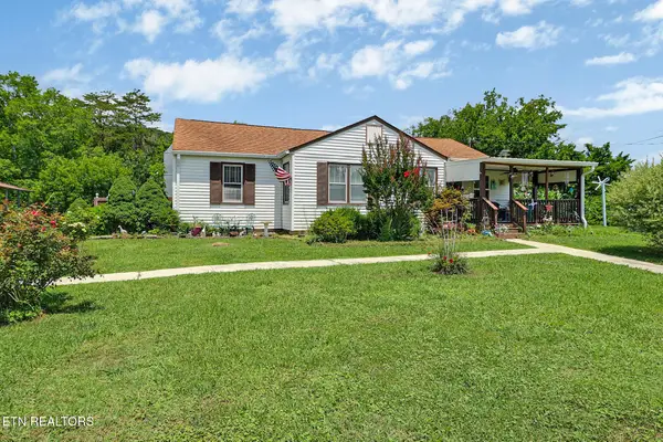 211 Omega St, Harriman, TN 37748
