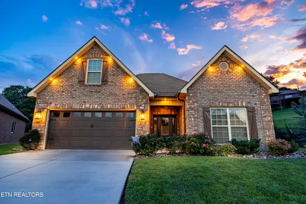 2326 Torrey Pines Drive, Maryville, TN 37801